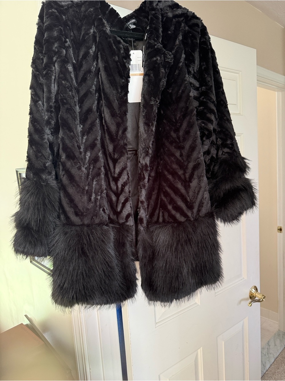 Nina Leonard Black Faux Fur Jacket with Plush Texture